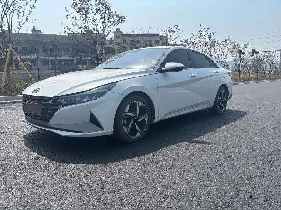 2022 Hyundai Elantra 1.5L CVT LUX