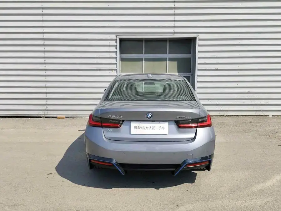 بي إم دبليو i3 2022 eDrive 35 L