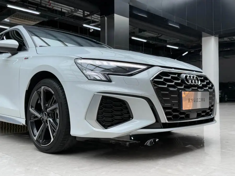 أودي A3 موديل 2023 تحديث سبورتباك 35 TFSI نمط رياضي أنيق