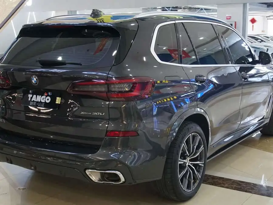 بي إم دبليو X5 2022 طراز محدث xDrive 30Li حزمة M الرياضية