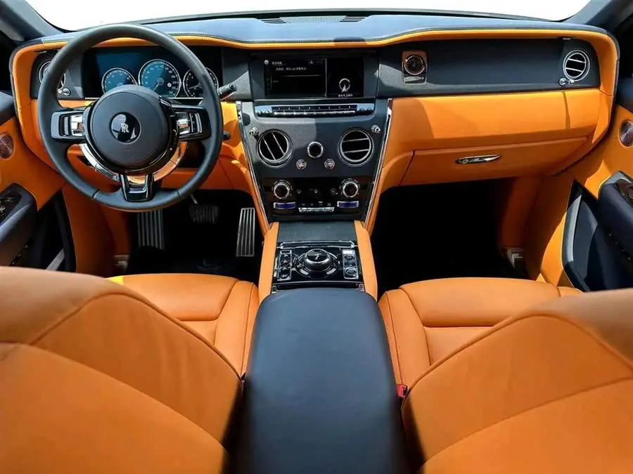 كولينان طراز 2018 النسخة ذات الخمسة مقاعد