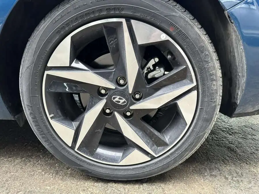 إيلانtra 2021 1.5 لتر CVT LUX النسخة المميزة