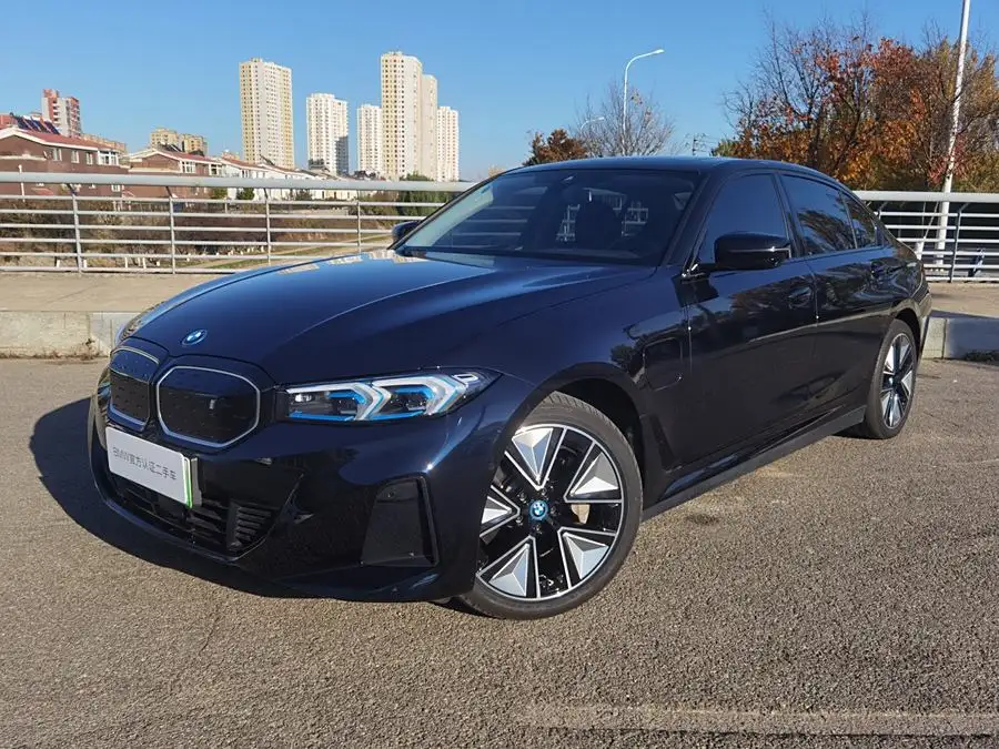 بي إم دبليو i3 2024 eDrive 40 L حزمة الرياضة الليلية