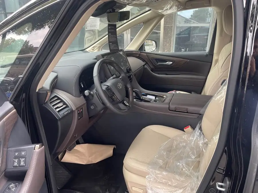 ألفارد 2024 هايبرد 2.5 لتر فئة بريميوم