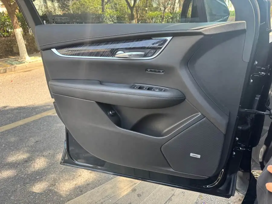 كاديلاك XT6 2022 2.0T طراز فاخر بستة مقاعد ودفع ثنائي