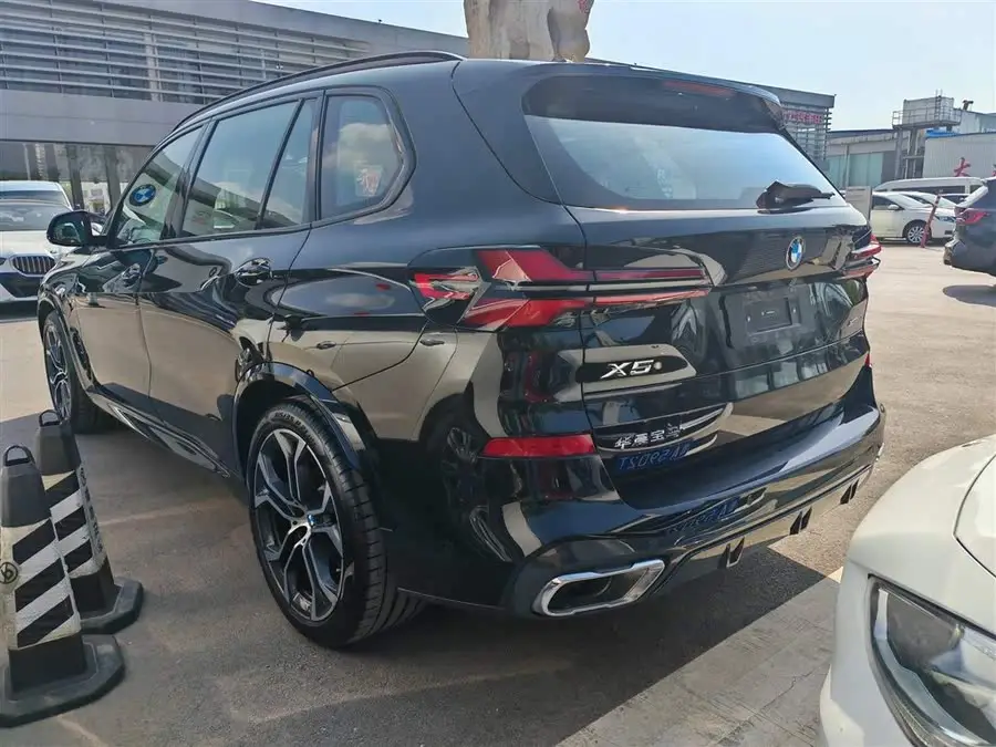 بي إم دبليو X5 2023 xDrive 40Li حزمة م الرياضية الليلية