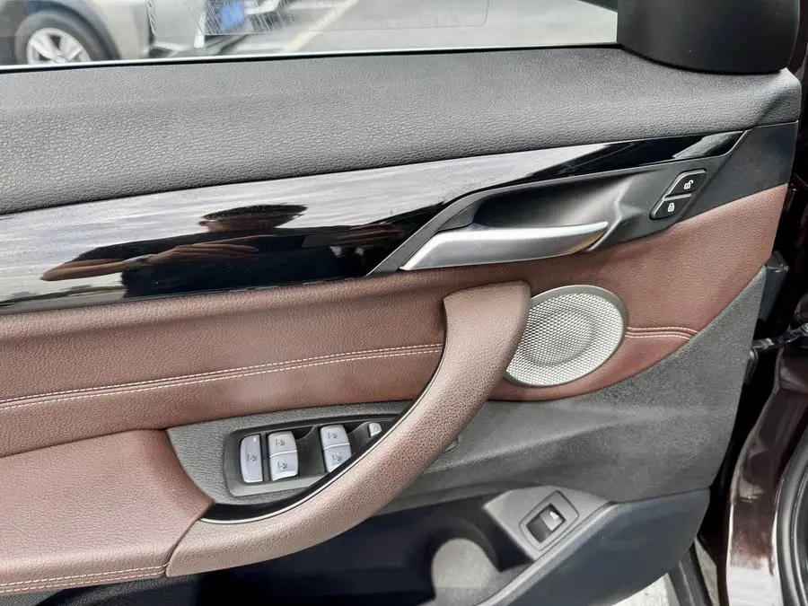 بي إم دبليو X1 2021 sDrive20Li إصدار الموضة