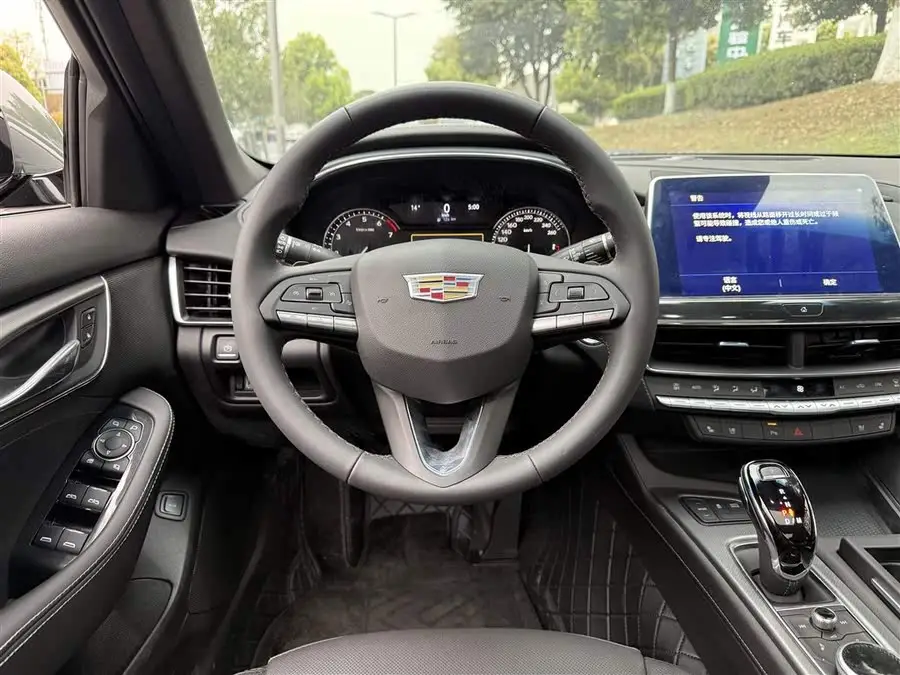 كاديلاك CT5 2022 28T الفاخرة (النسخة القياسية)