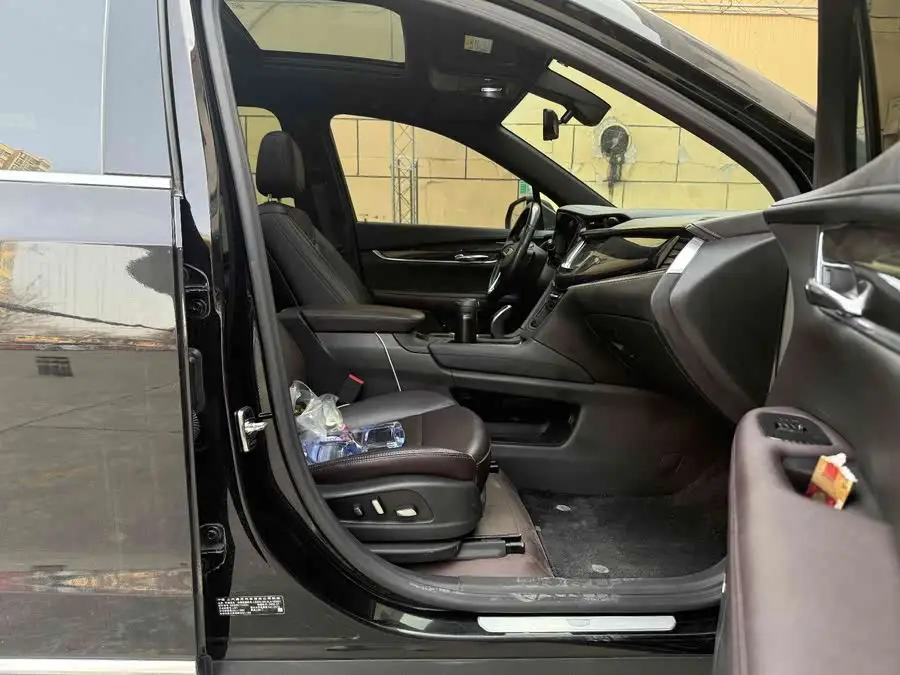 كاديلاك XT6 2020 نسخة مُعدلة 28T فاخرة 7 مقاعد دفع رباعي