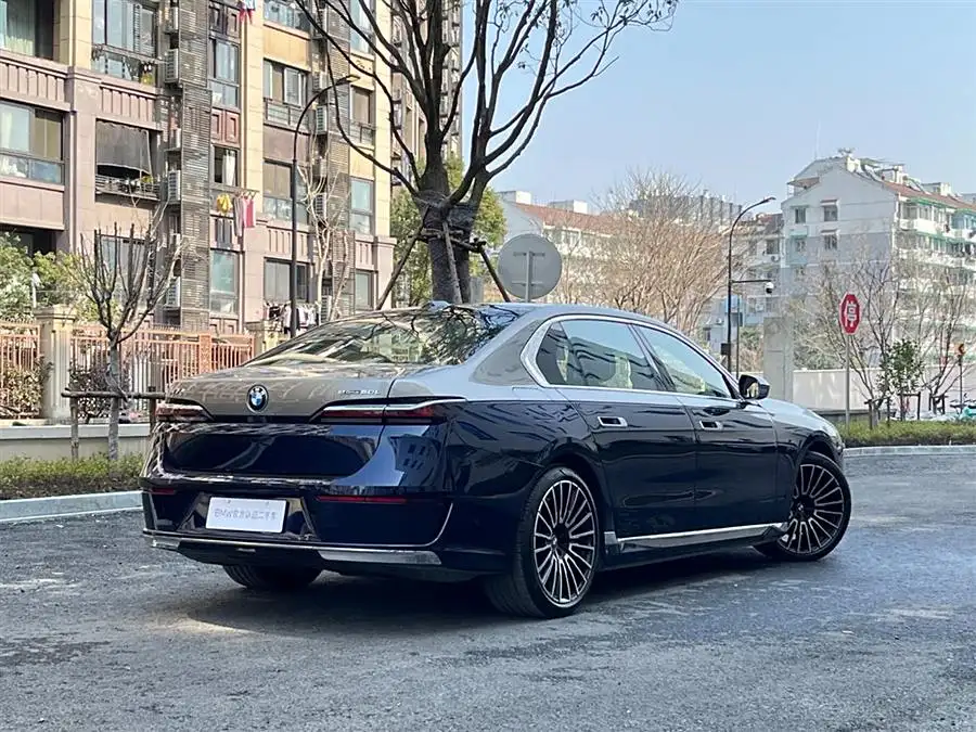 بي إم دبليو i7 2023 eDrive50L باقة الفخامة الحصرية