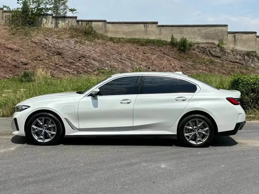 بي إم دبليو i3 2024 eDrive 35 L