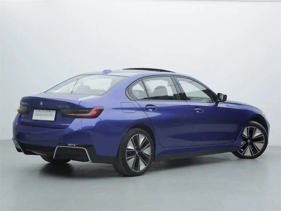 بي إم دبليو i3 2023 إيدي درايف 40 L حزمة الرياضة الليلية