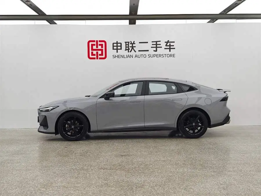 شانغهاي UNI-V 2023 1.5T بريميوم