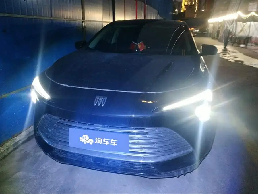 بيوك لاكروس 2023 28T بريميوم