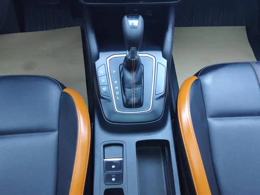 فورد فوكس 2022 سيدان إيكوبوست 180 أوتوماتيكي سباق