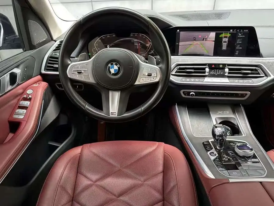 بي إم دبليو X5 2022 xDrive 30Li حزمة M الرياضية