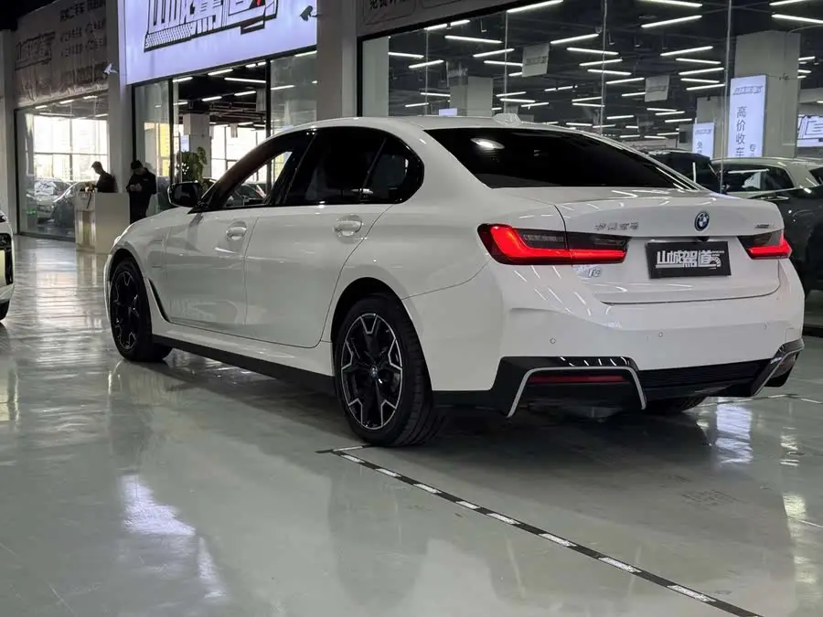 بي إم دبليو آي 3 2023 eDrive 40 L إصدار الليل