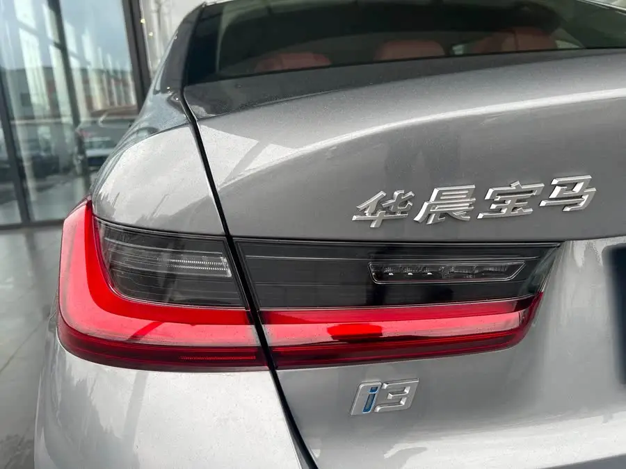 بي إم دبليو i3 2024 eDrive 35 L