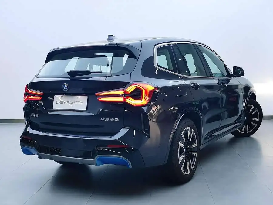 بي إم دبليو iX3 2022 النسخة الرائدة