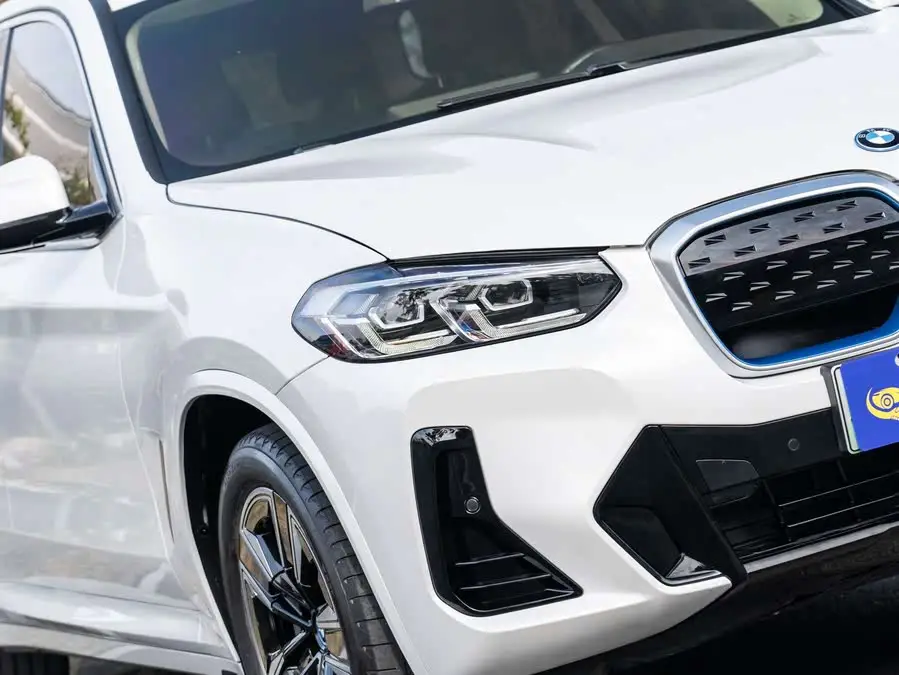 BMW iX3 2023 Leading Edition