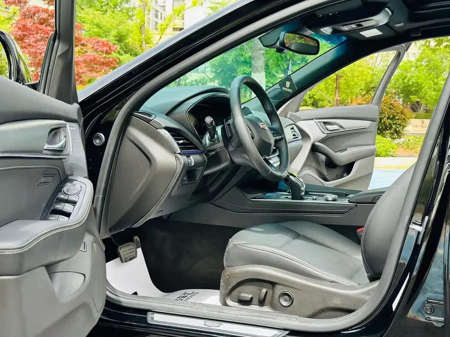 كاديلاك CT5 2022 28T المتميزة