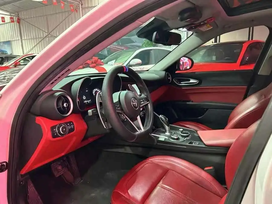 2020 جيوليا 2.0T 280HP إصدار الرياضية الفاخرة