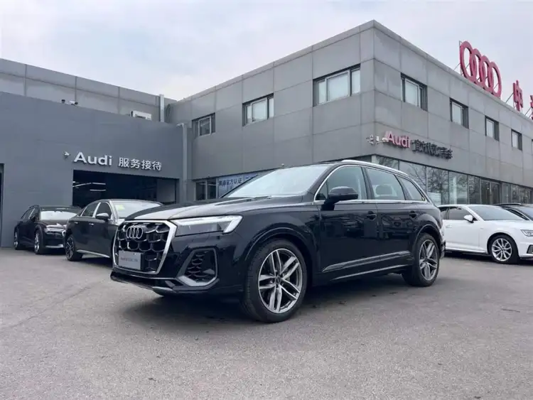 Audi Q7 2024 55 TFSI quattro S line Sport