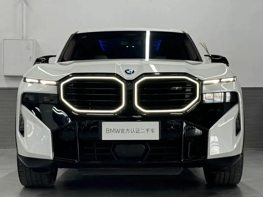 بي إم دبليو XM 2023 الطراز الأساسي