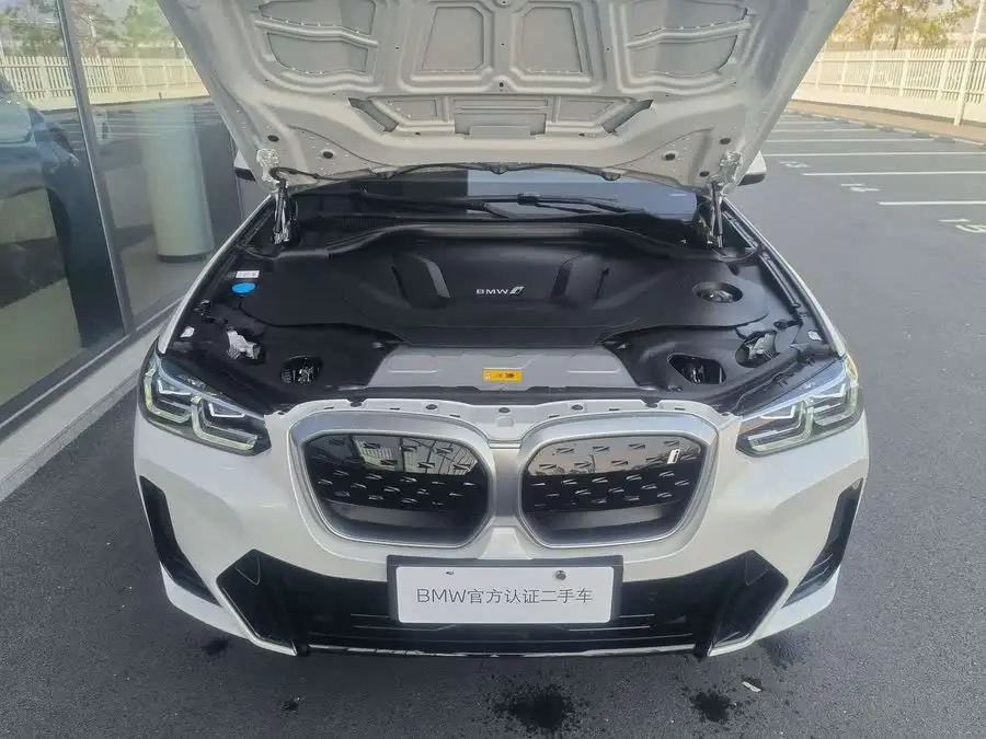 BMW iX3 2024 Leading Model