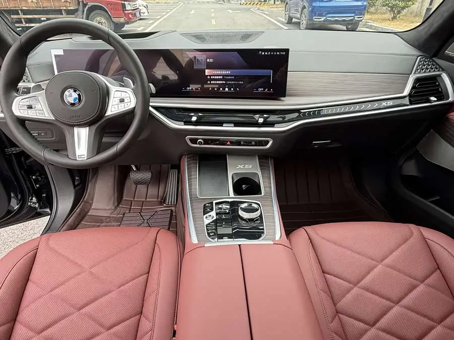 BMW X5 2023 xDrive 40Li M Sport Package