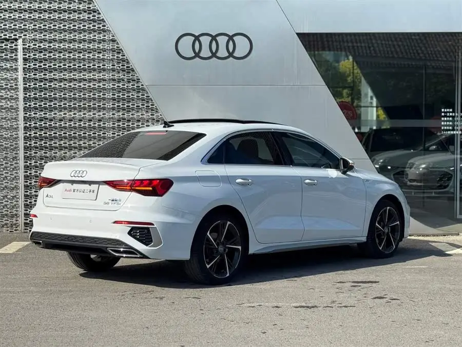 أودي A3 2021 A3L ليموزين 35 TFSI الرياضية