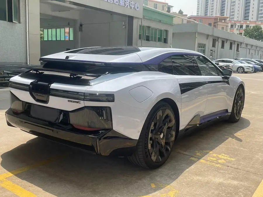 هاي فاي Z 2023 النسخة ذات الأربعة مقاعد