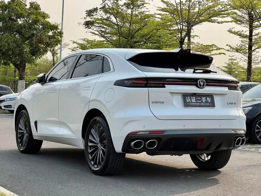 شانغهاي UNI-K 2021 2.0T التميز