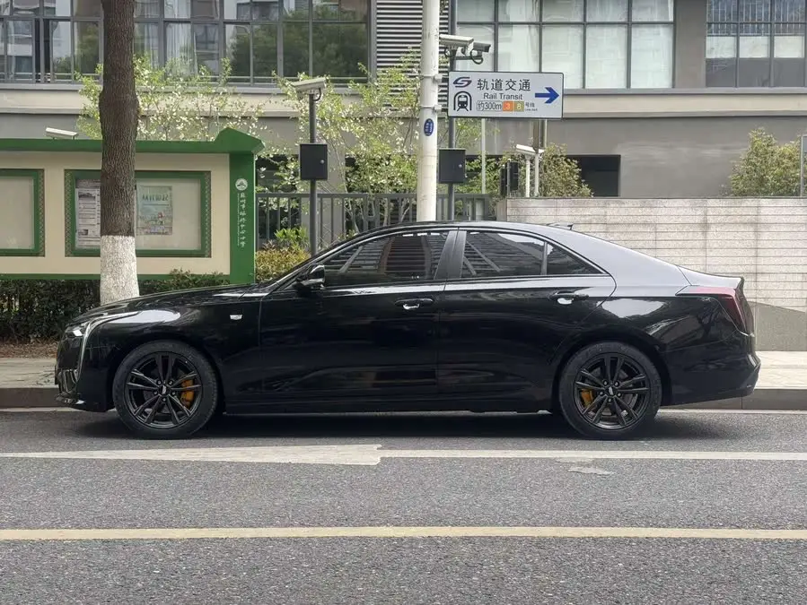 كاديلاك CT4 2023 28T فاخرة