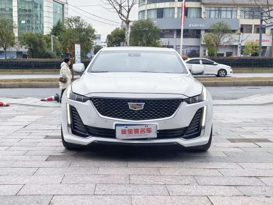 كاديلاك CT5 2022 28T الفاخرة (النسخة القياسية)