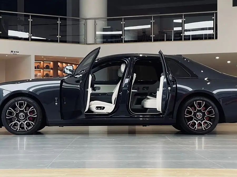 غوست 2022 6.7T بلاك بادج