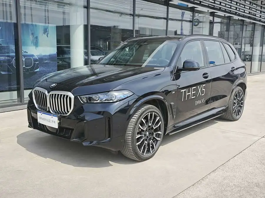 بي إم دبليو X5 2023 xDrive 40Li M حزمة الليل الرياضية