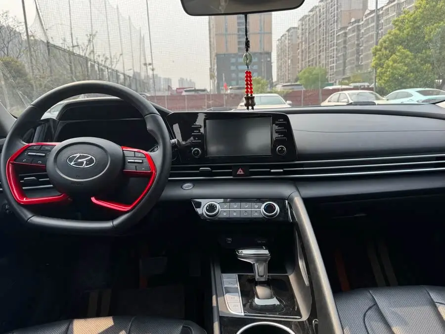 إلنترا 2022 1.5 لتر CVT LUX النسخة الفاخرة