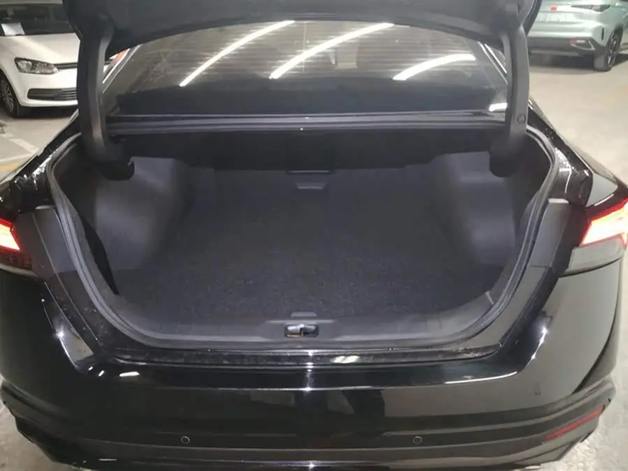 تينلاي 2024 2.0L SV إصدار الذهب الأسود