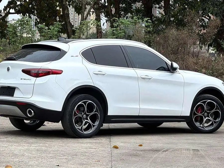 2020 Stelvio 2.0T 280HP Luxury Sport Edition