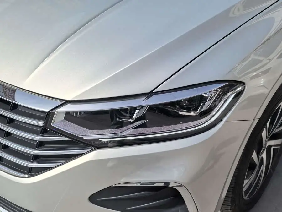 لافيدا 2023 موديل 300TSI DSG النسخة الكاملة