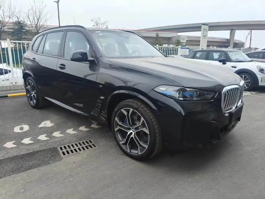 بي إم دبليو X5 2023 xDrive 40Li حزمة الرياضة الليلية M