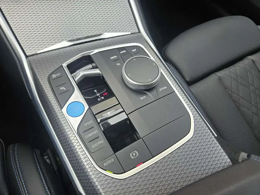 بي إم دبليو i3 2024 eDrive 40 L إصدار الليل