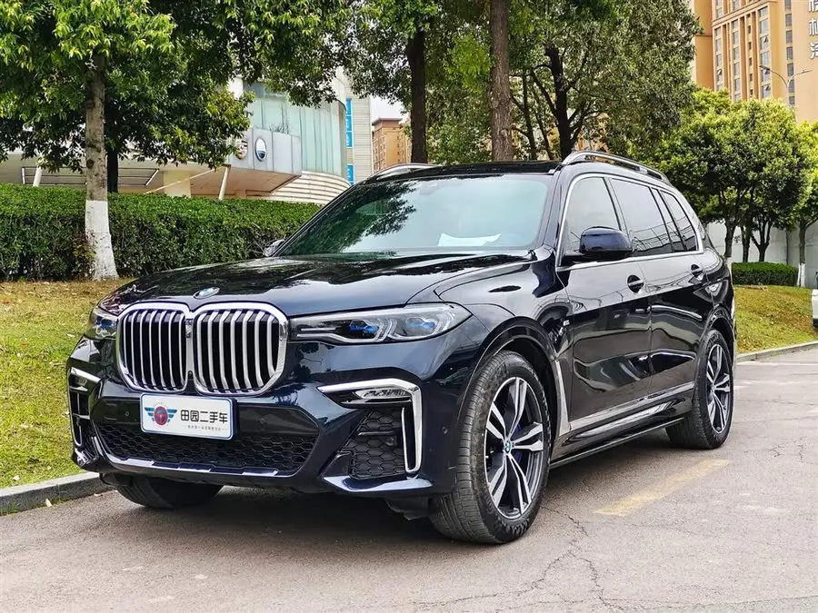 بي إم دبليو X7 2021 xDrive40i حزمة M الرياضية المتميزة