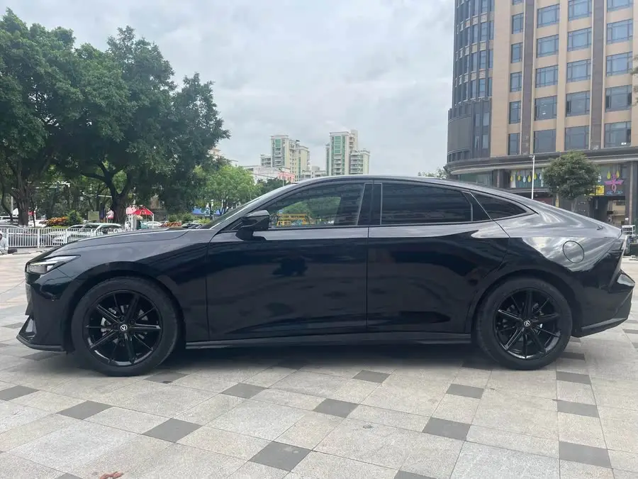 Changan UNI-V 2022 1.5T Smart Navigation Edition