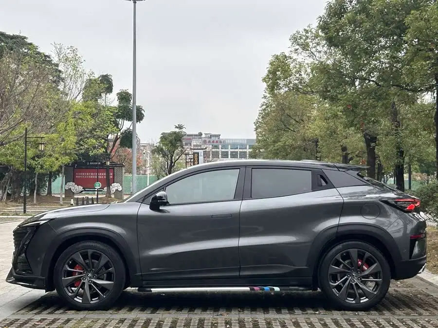 شانغهاي UNI-T 2020 1.5T الرائد