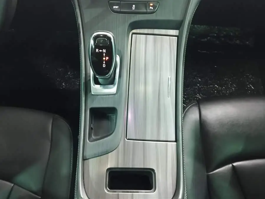 بيوك لاكروس 2020 652T فاخرة