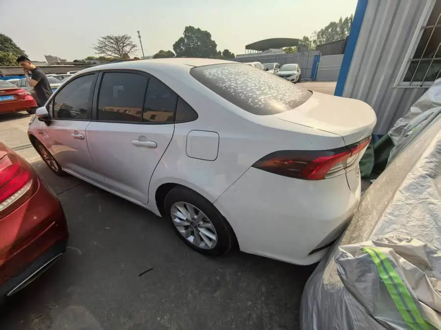 2021 كورولا هايبرد 1.8 لتر E-CVT النسخة النخبوية