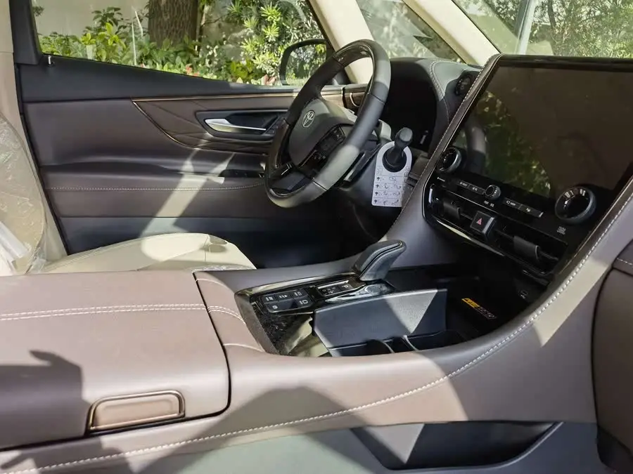 ألفارد 2024 فئة ديناميكية ثنائية 2.5 لتر متميزة