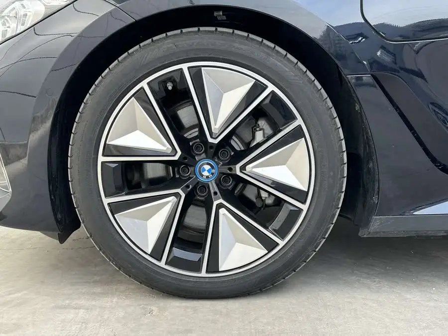 BMW i3 2022 eDrive 35 L